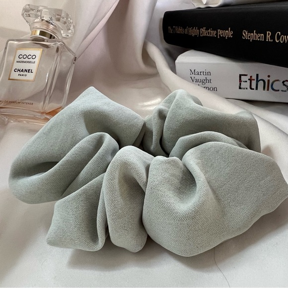 Color scunchies - Picture 7 of 12